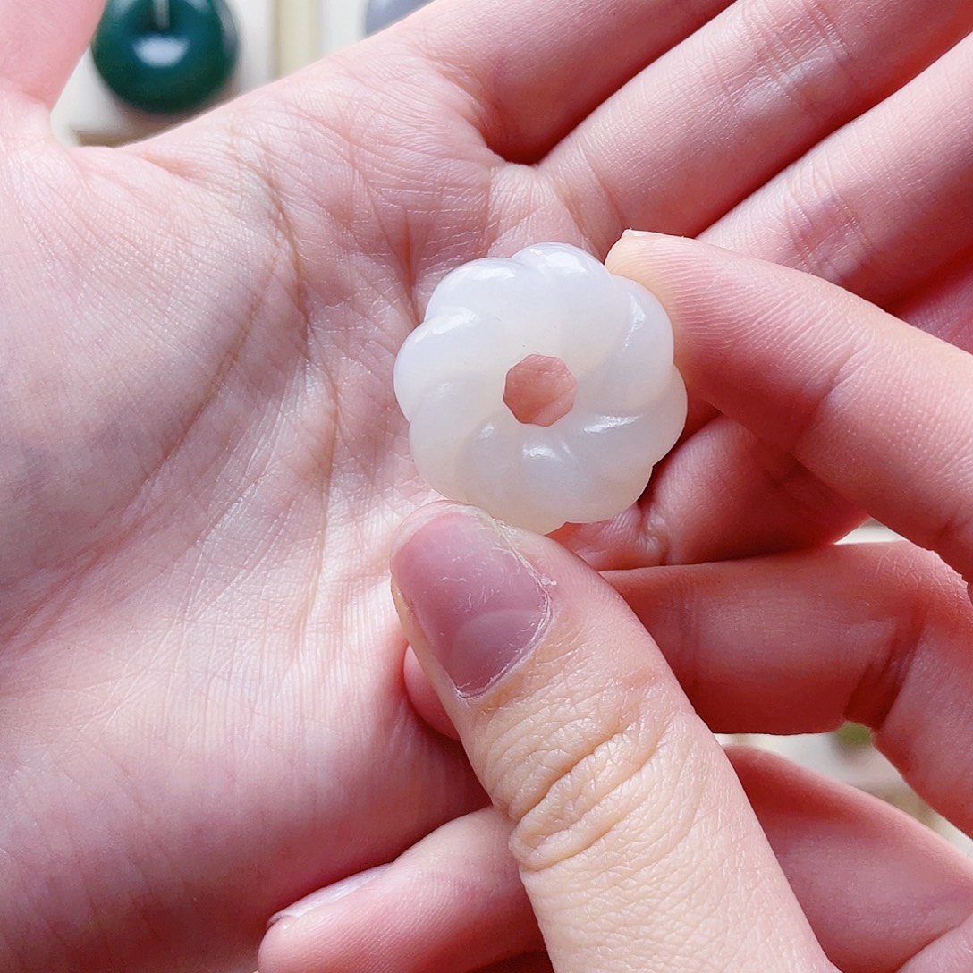 J***宠和田玉未镶嵌吊坠(赠链)