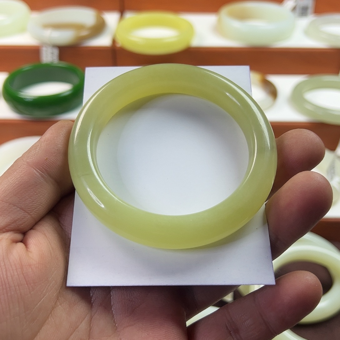 未镶嵌手镯和田玉新疆若羌鸡油黄福利镯