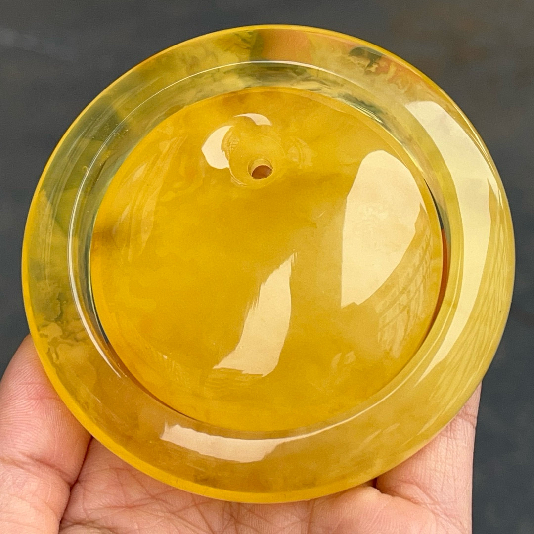 精美鸡油黄意境蜜蜡手镯，60圈口