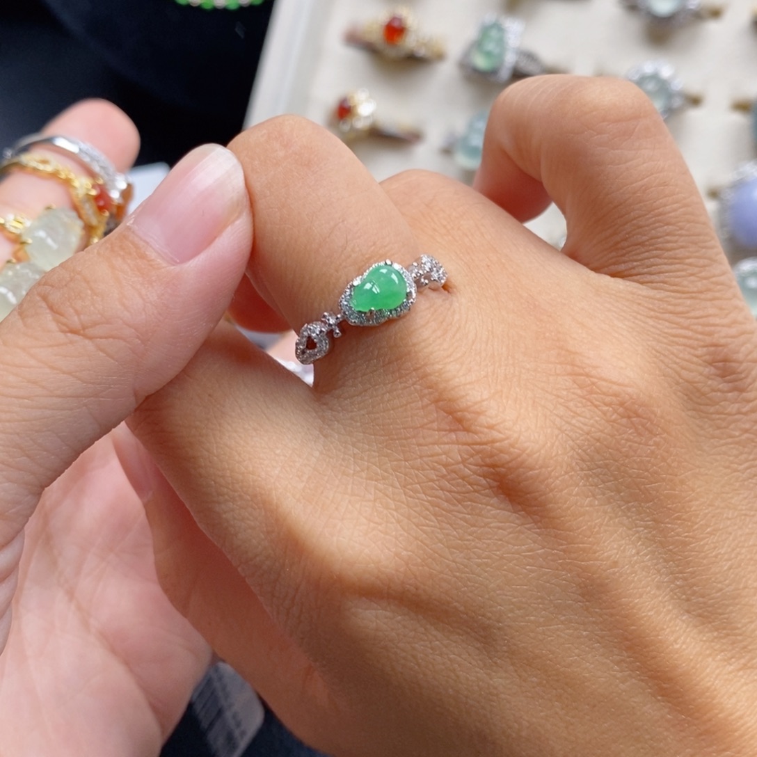 M***a翡翠银S925镶嵌戒指