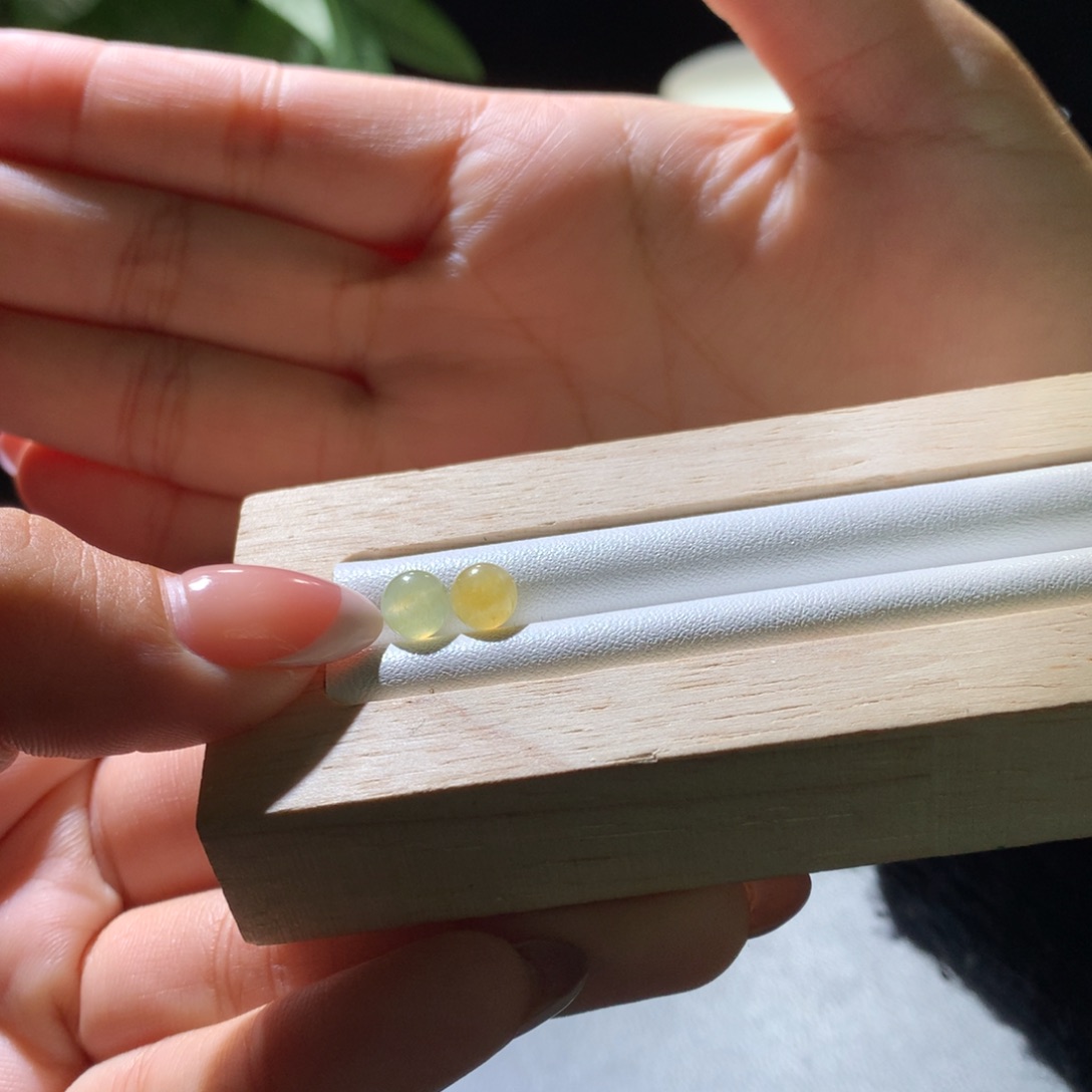 肉***肉翡翠未镶嵌手链卡6小黄