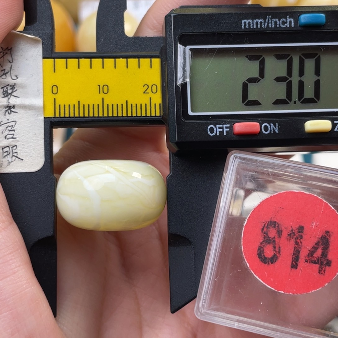 蜜蜡未镶嵌珠宝奇石