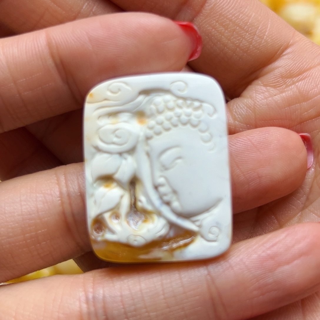 琥珀裸石未镶嵌27mm福利雕刻牌子
