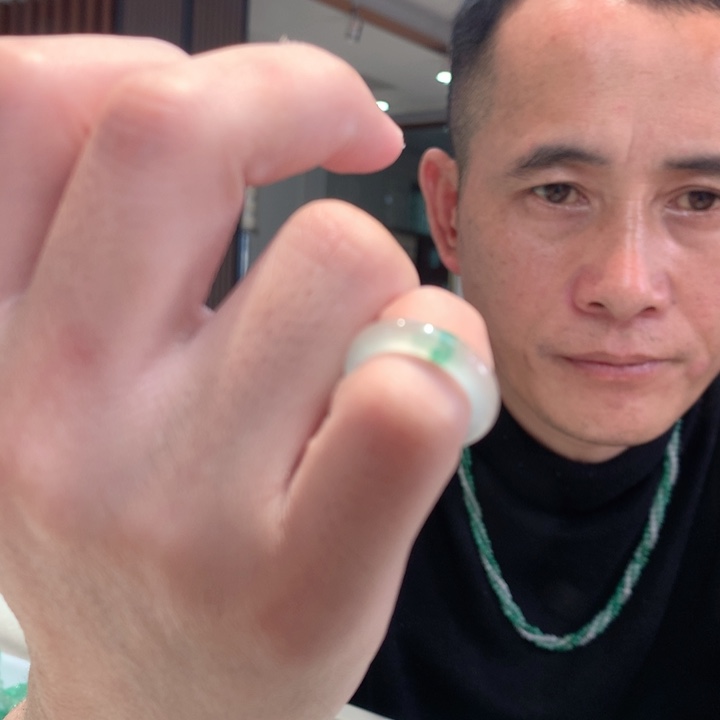 ****石英质玉未镶嵌手链卡15.1
