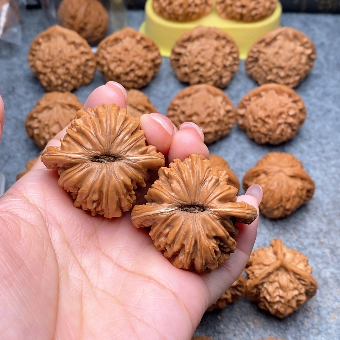 文玩核桃把件精品特价四座楼43