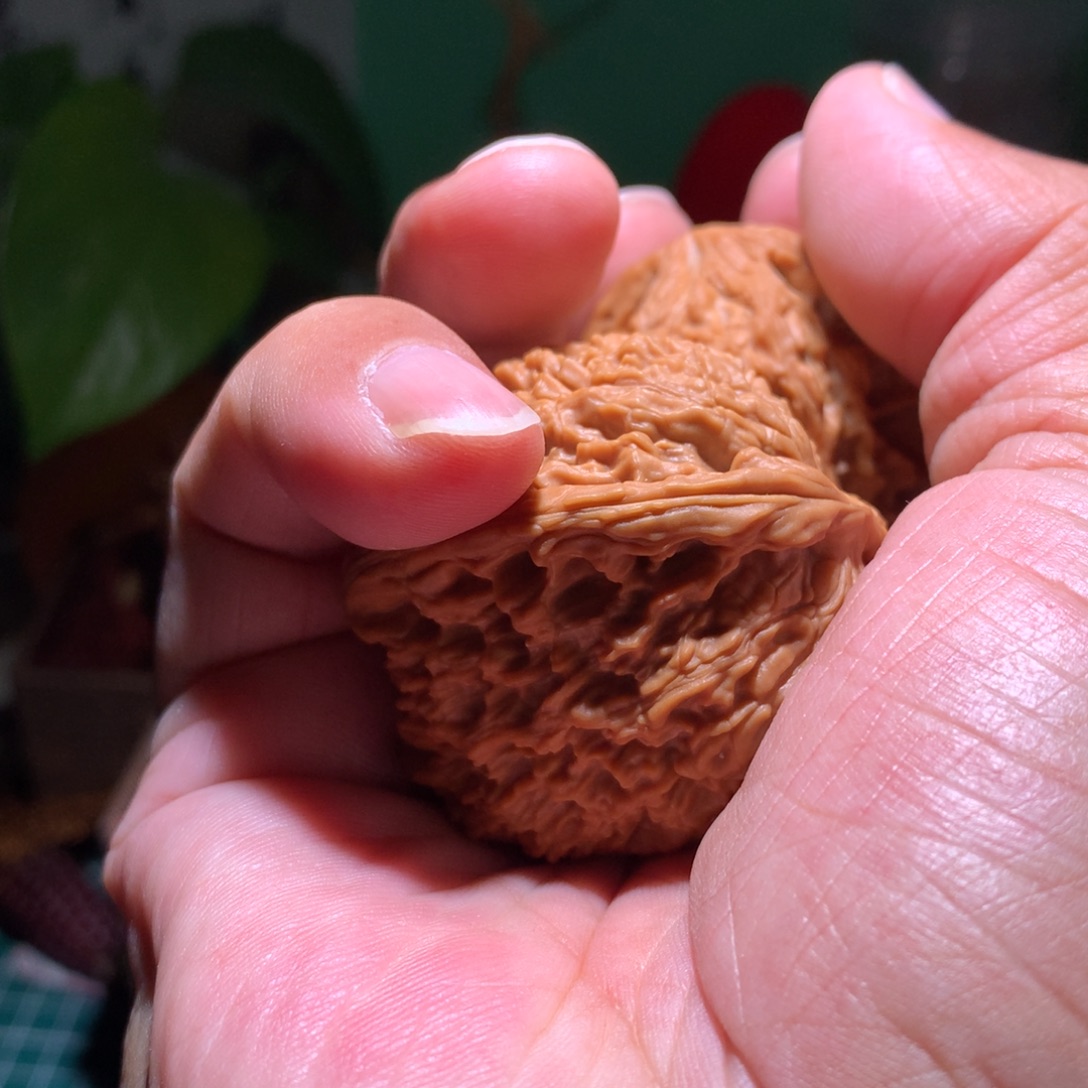 平***月文玩核桃吊坠南疆石