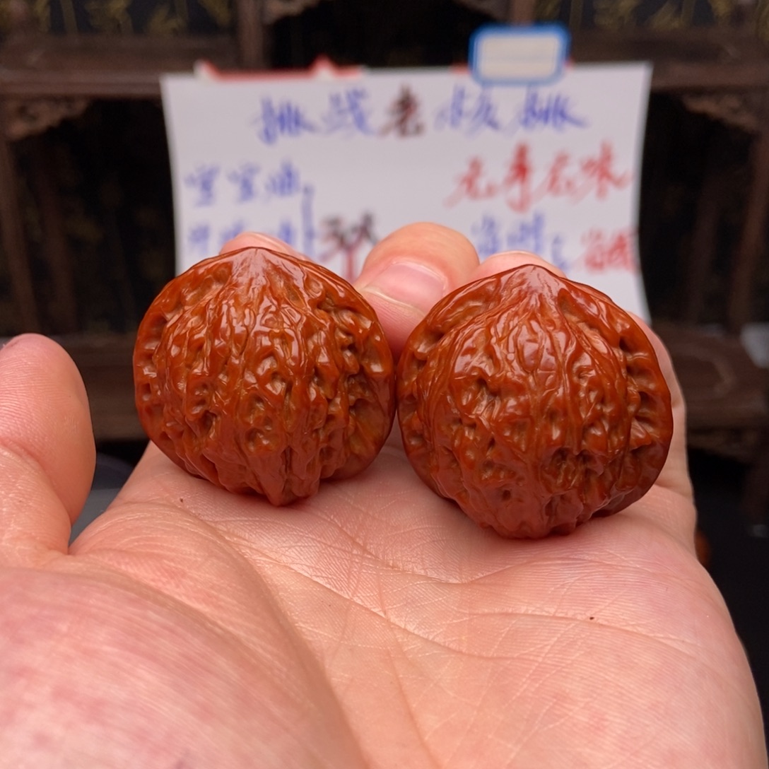 拿***龙吊坠文玩核桃35金牛