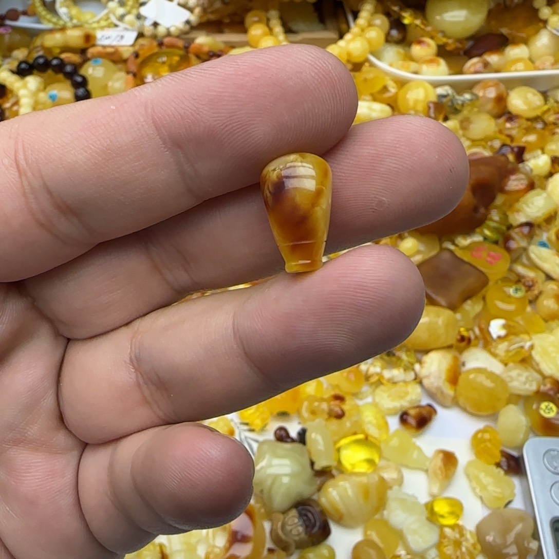 琥珀未镶嵌裸石0.82克