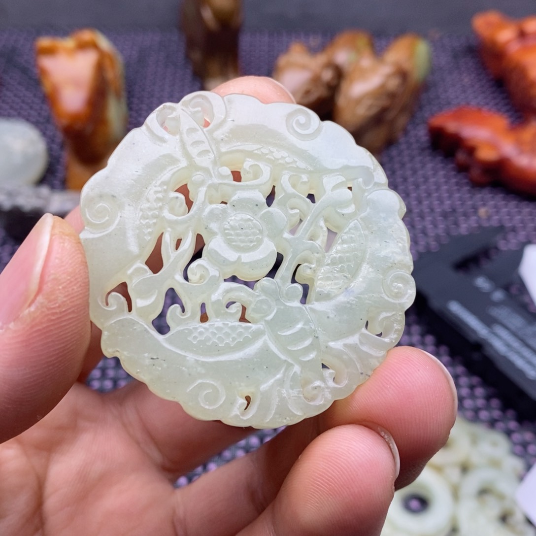 蛇纹石玉颈饰未镶嵌