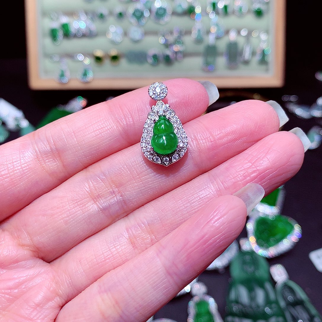 【闪购商品】翡翠吊坠(不含链)未镶嵌