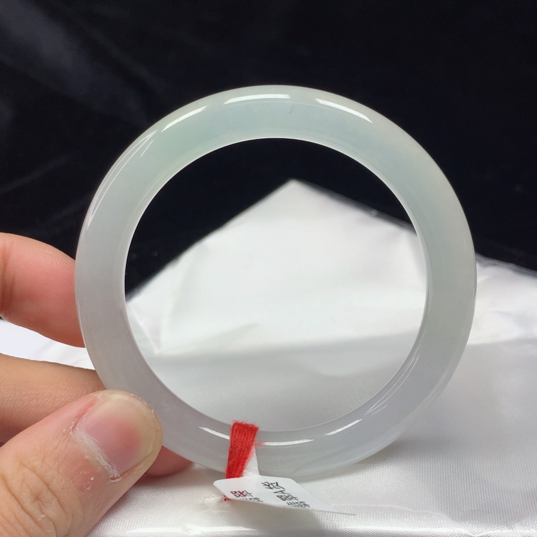 翡翠手镯（圆镯）未镶嵌53.2