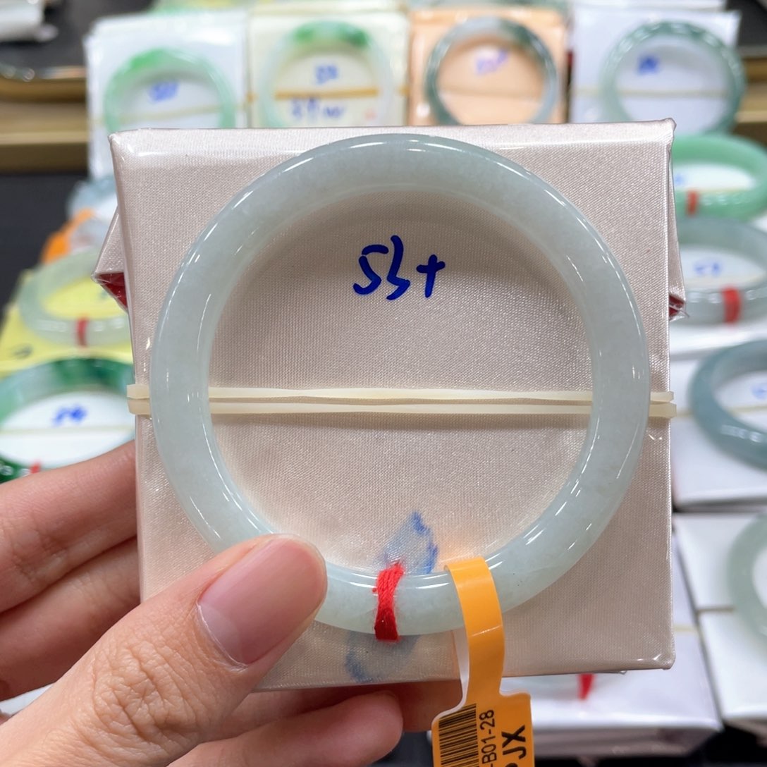 翡翠手镯未镶嵌翡翠手镯