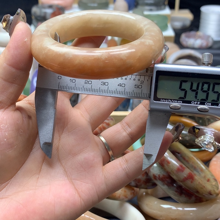 未镶嵌手镯石英质玉