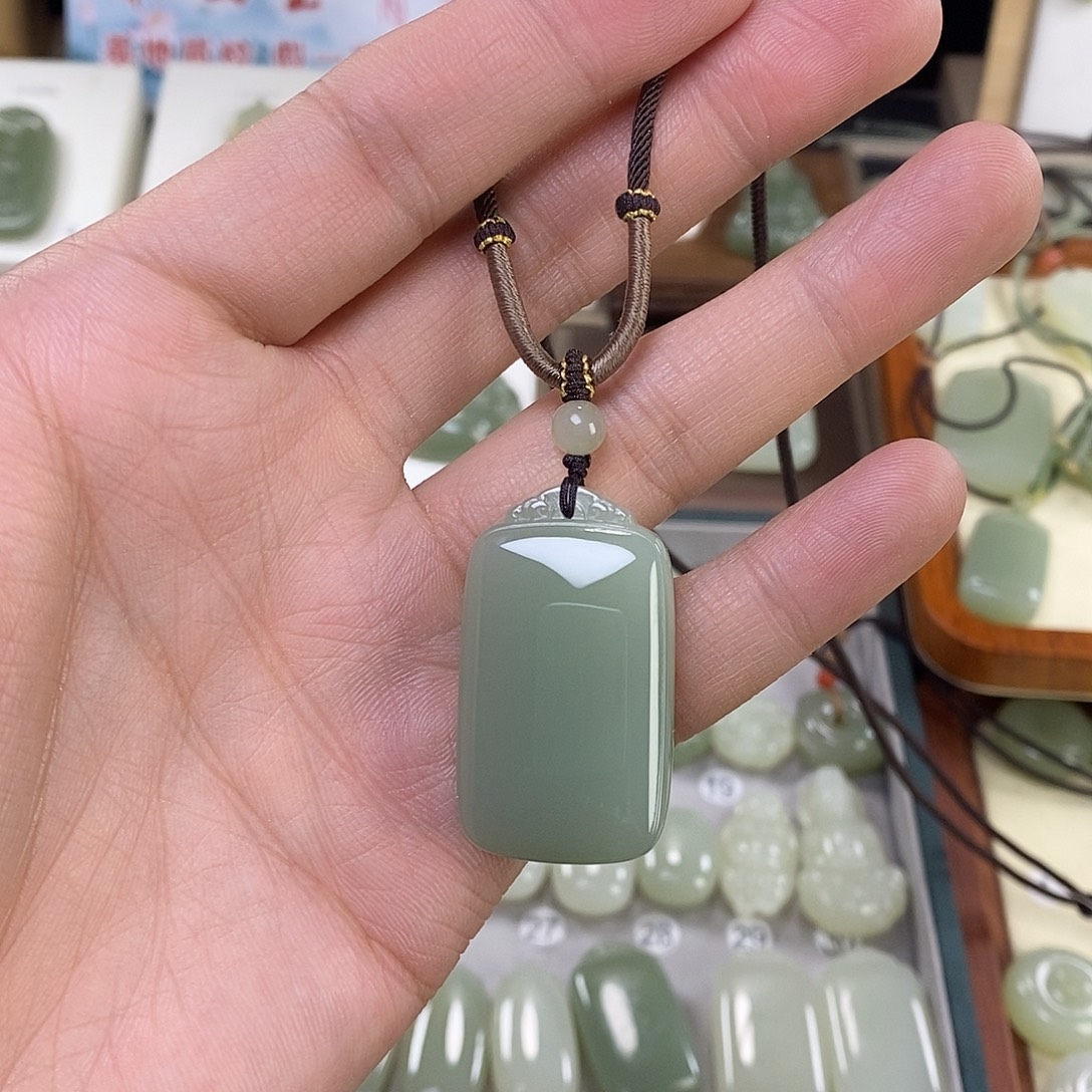 啵****和田玉未镶嵌颈饰