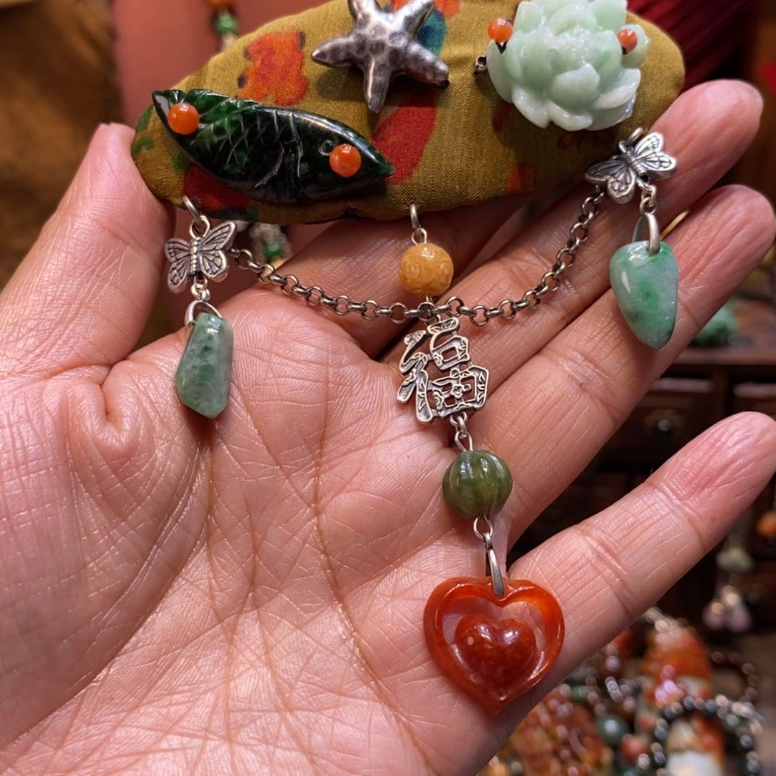 翡翠吊坠(赠链)未镶嵌