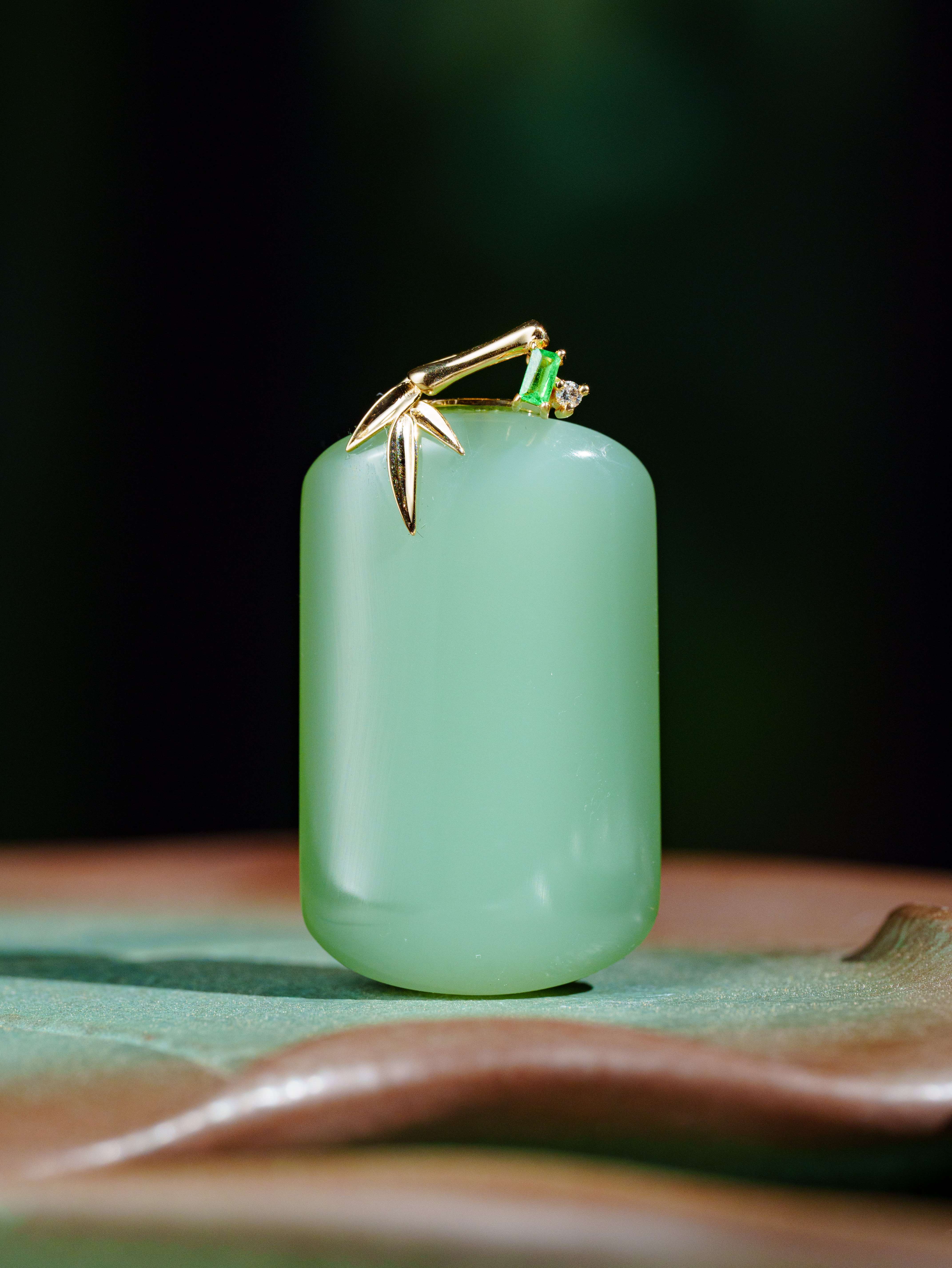 【典藏粉青】18K金粉青方牌竹叶和田玉吊坠(mini)20*32*7 D4224