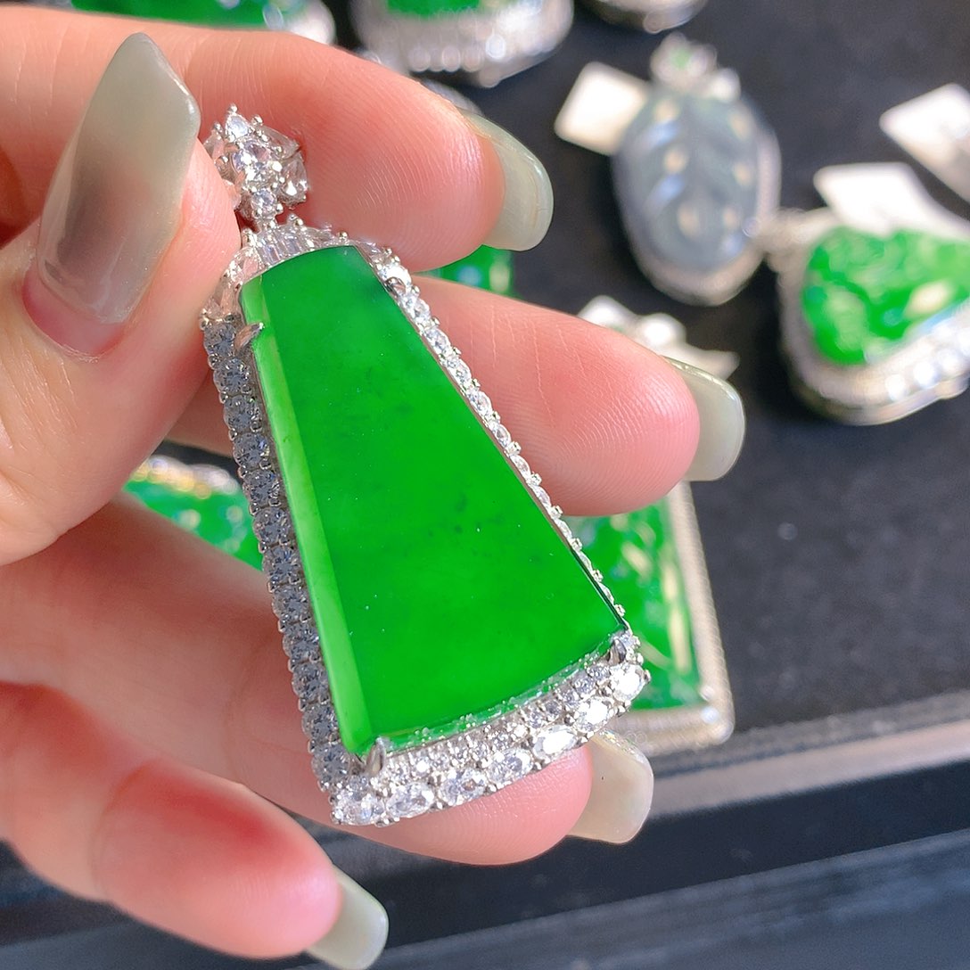 翡翠颈饰银S925镶嵌翡翠