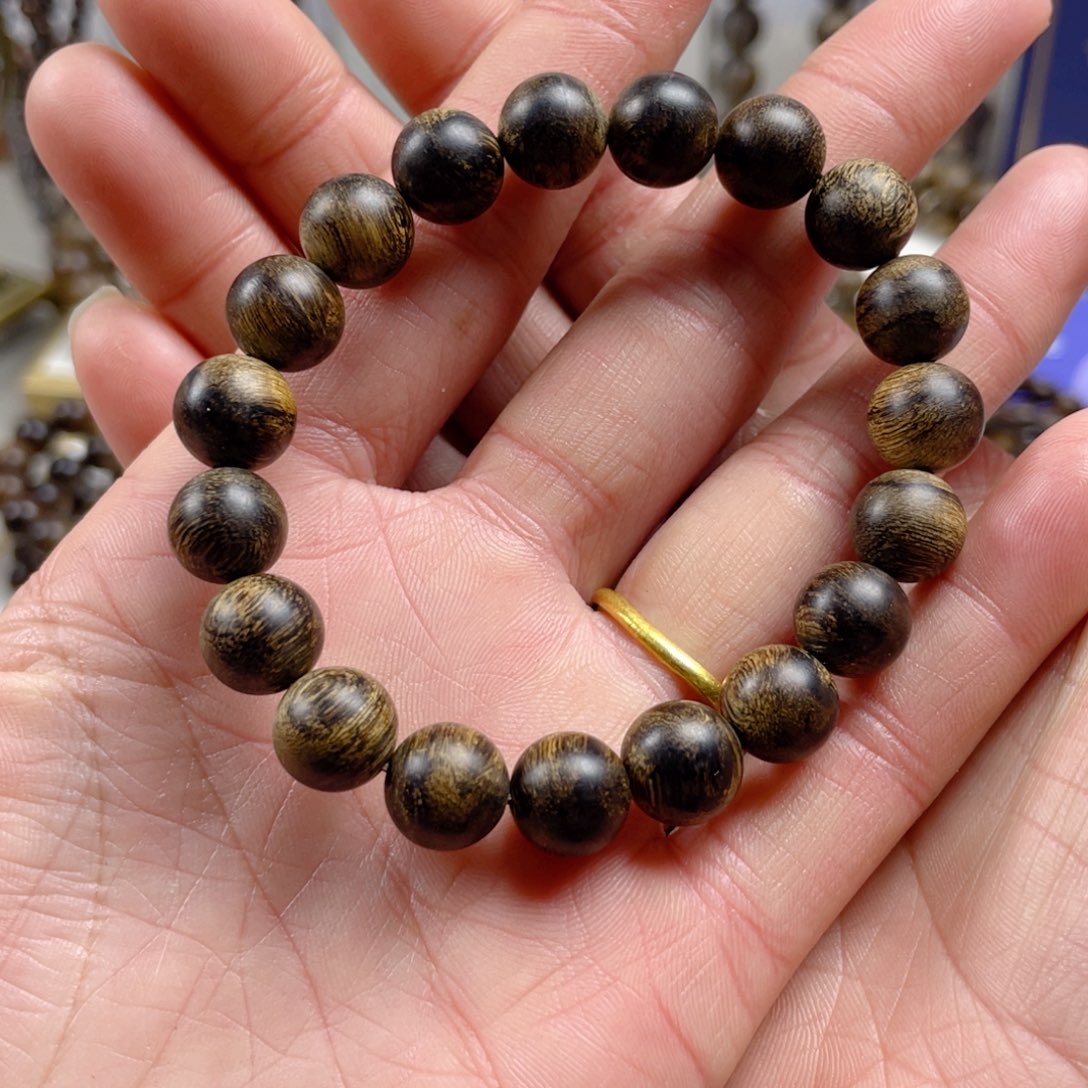沉香手串流***…越南芽庄老白棋玉化老料满瘤疤虎斑纹1.0