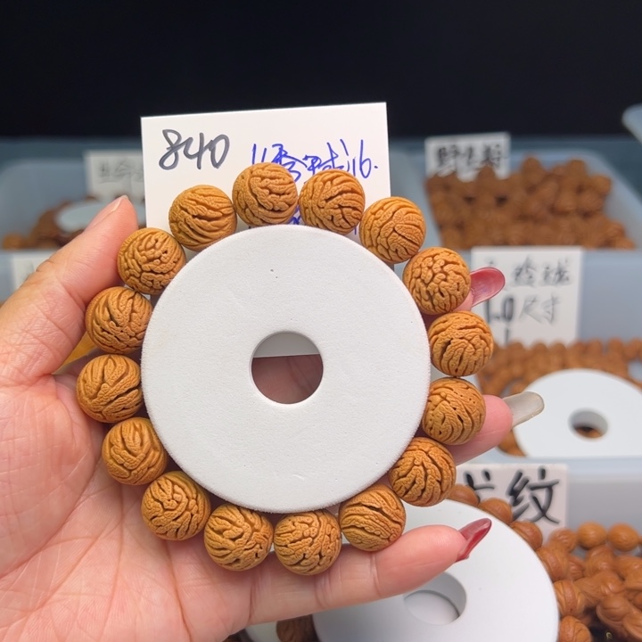 桃核把件绣球16手串