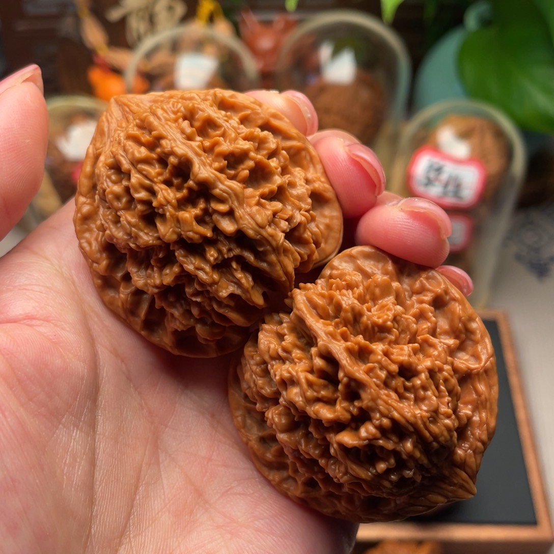 把件桃核48克全品原桩满天星44