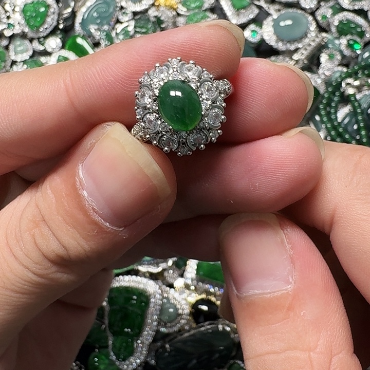 翡翠未镶嵌颈饰天然A货翡翠放漏