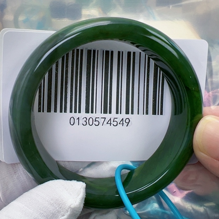 和田玉未镶嵌手镯微瑕54