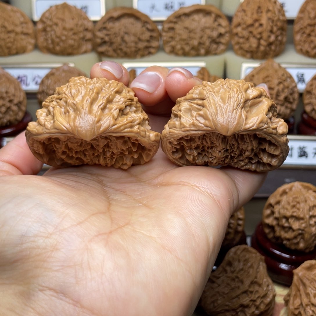 文玩核桃把件蛇王49左右