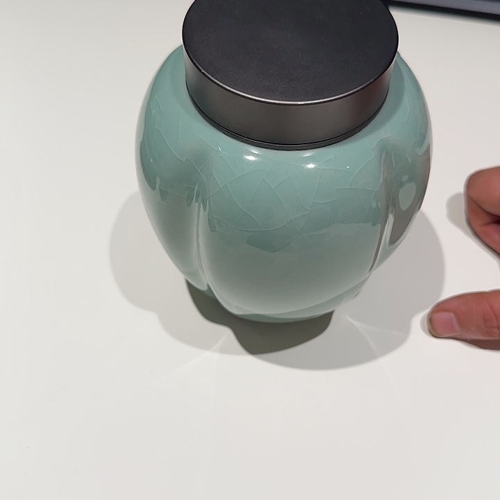唐***门龙泉青瓷小茶叶罐