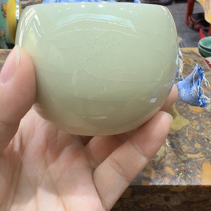压手杯一个，瓷。。。