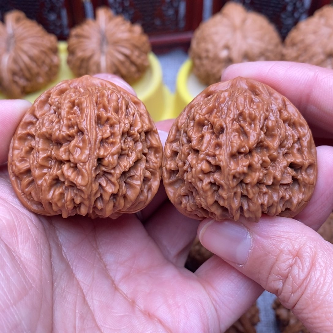 文玩核桃把件红皮三角南疆39尺