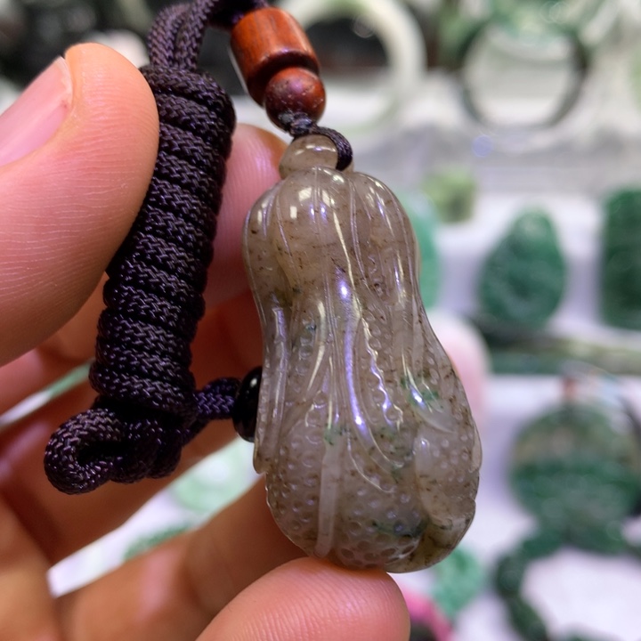 独山玉未镶嵌颈饰