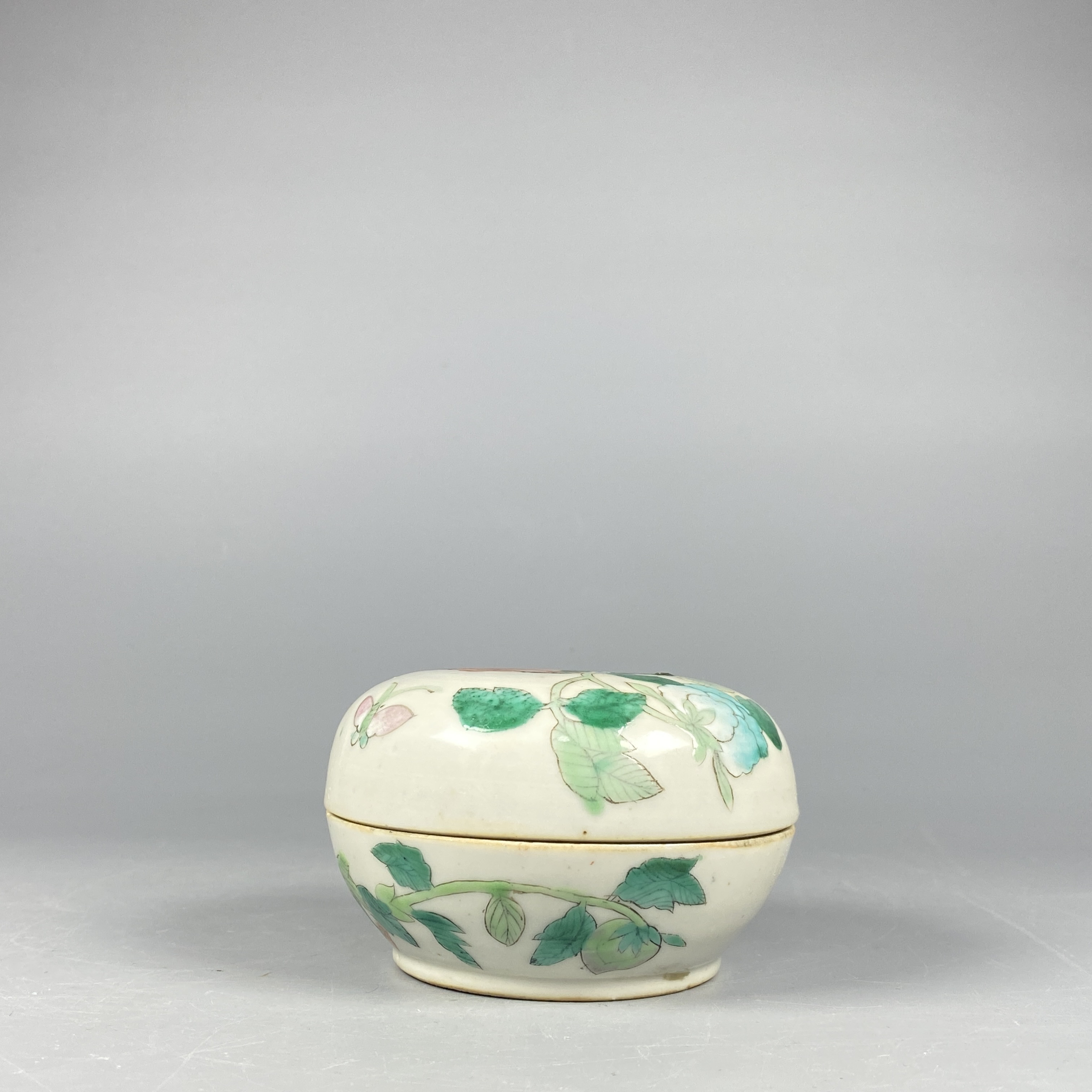 022021573 民国 粉彩花卉纹盖盒/GQ/云南省文物总店