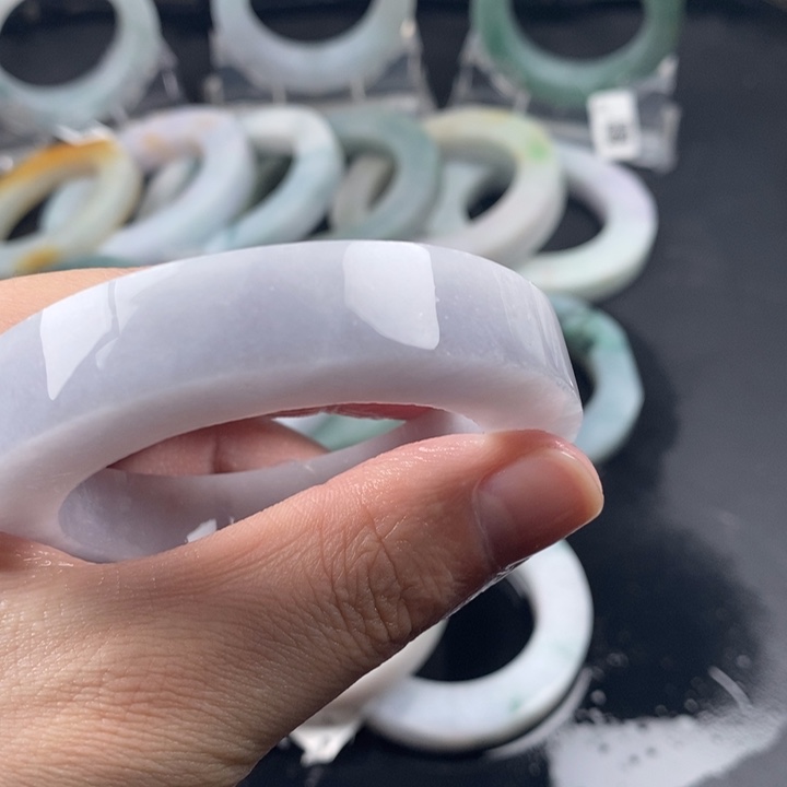 敏***娘定制翡翠未镶嵌翡翠手镯