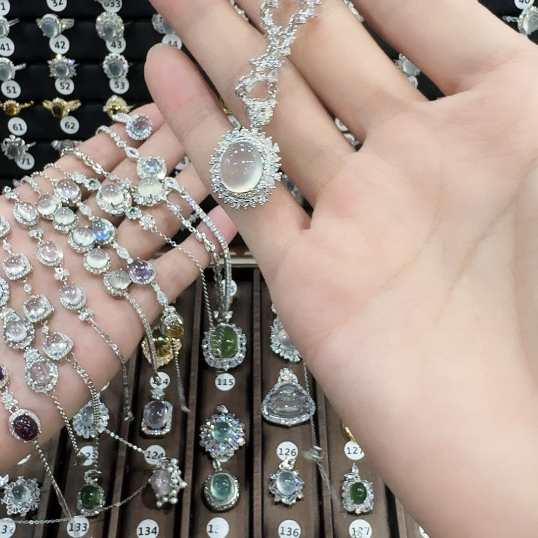 蛇纹石玉颈饰银S925镶嵌小****?