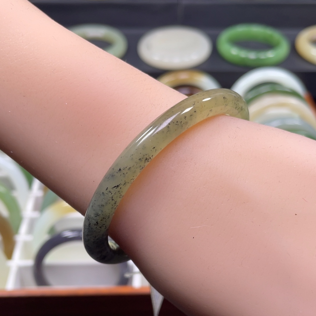 和田玉手镯未镶嵌55