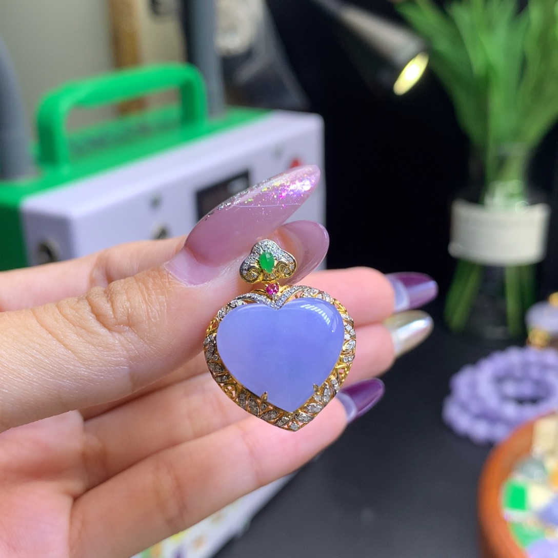 翡翠18K金镶嵌颈饰