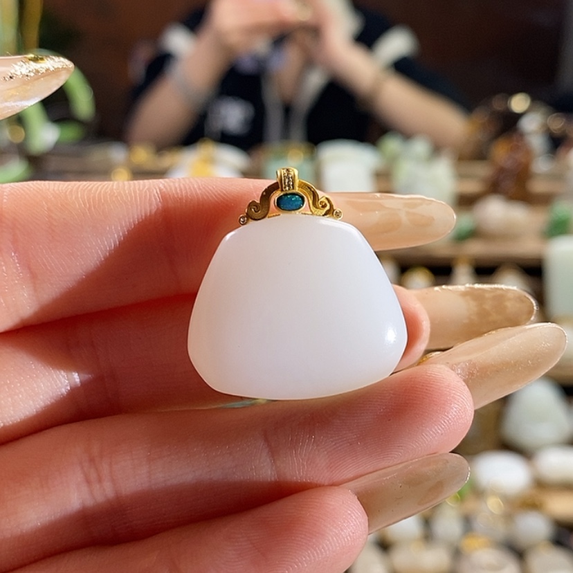 【闪购商品】和田玉吊坠18K金镶嵌
