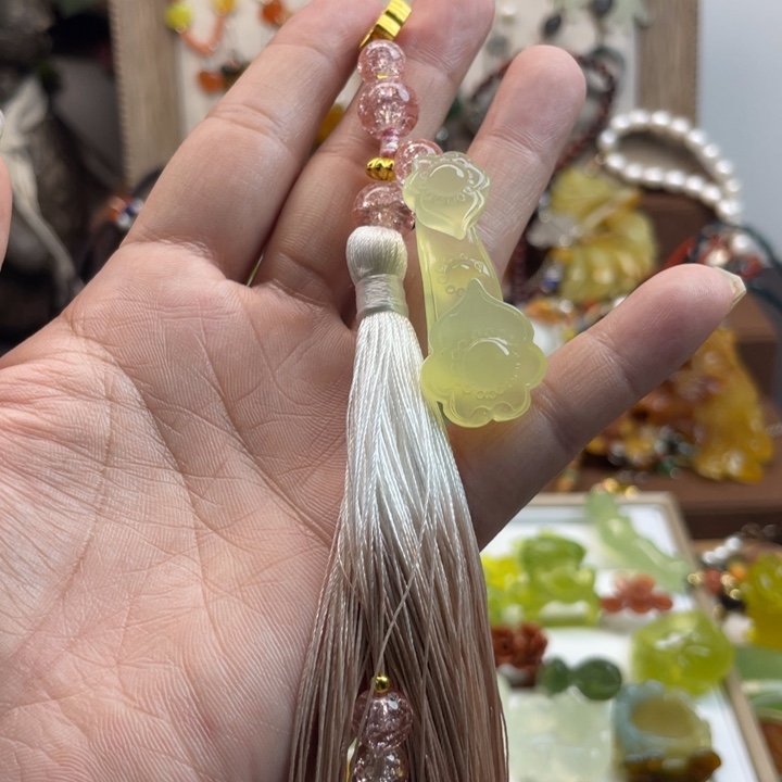 蛇纹石玉吊坠未镶嵌