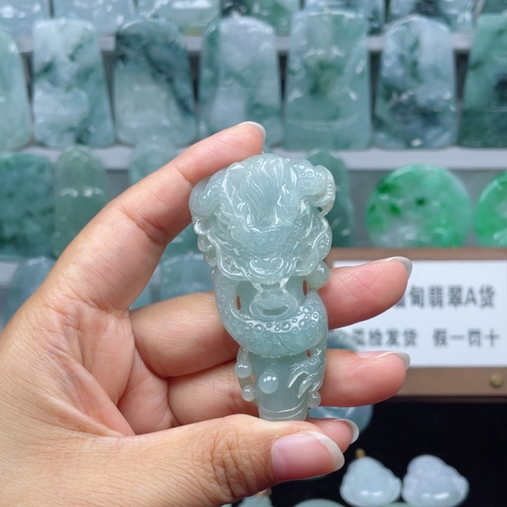 颈饰未镶嵌翡翠龙柱