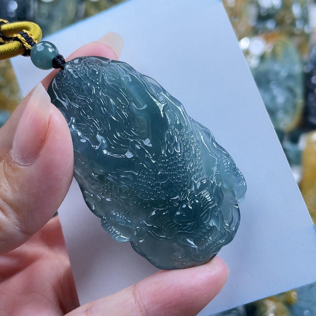 神***扬翡翠未镶嵌颈饰翡翠