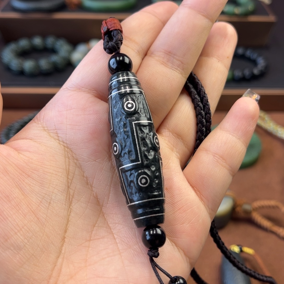 和田玉颈饰未镶嵌玉****石