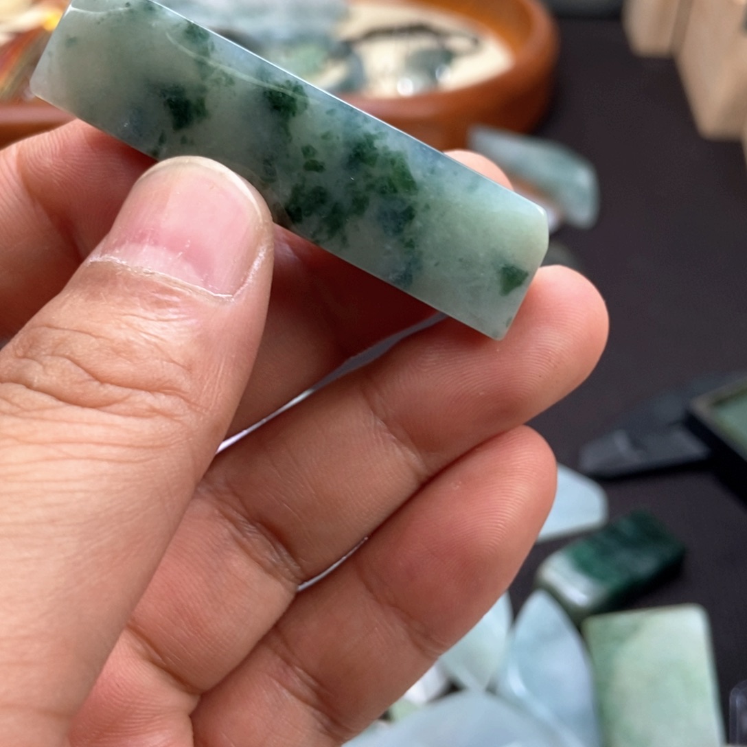 翡翠未镶嵌颈饰料子