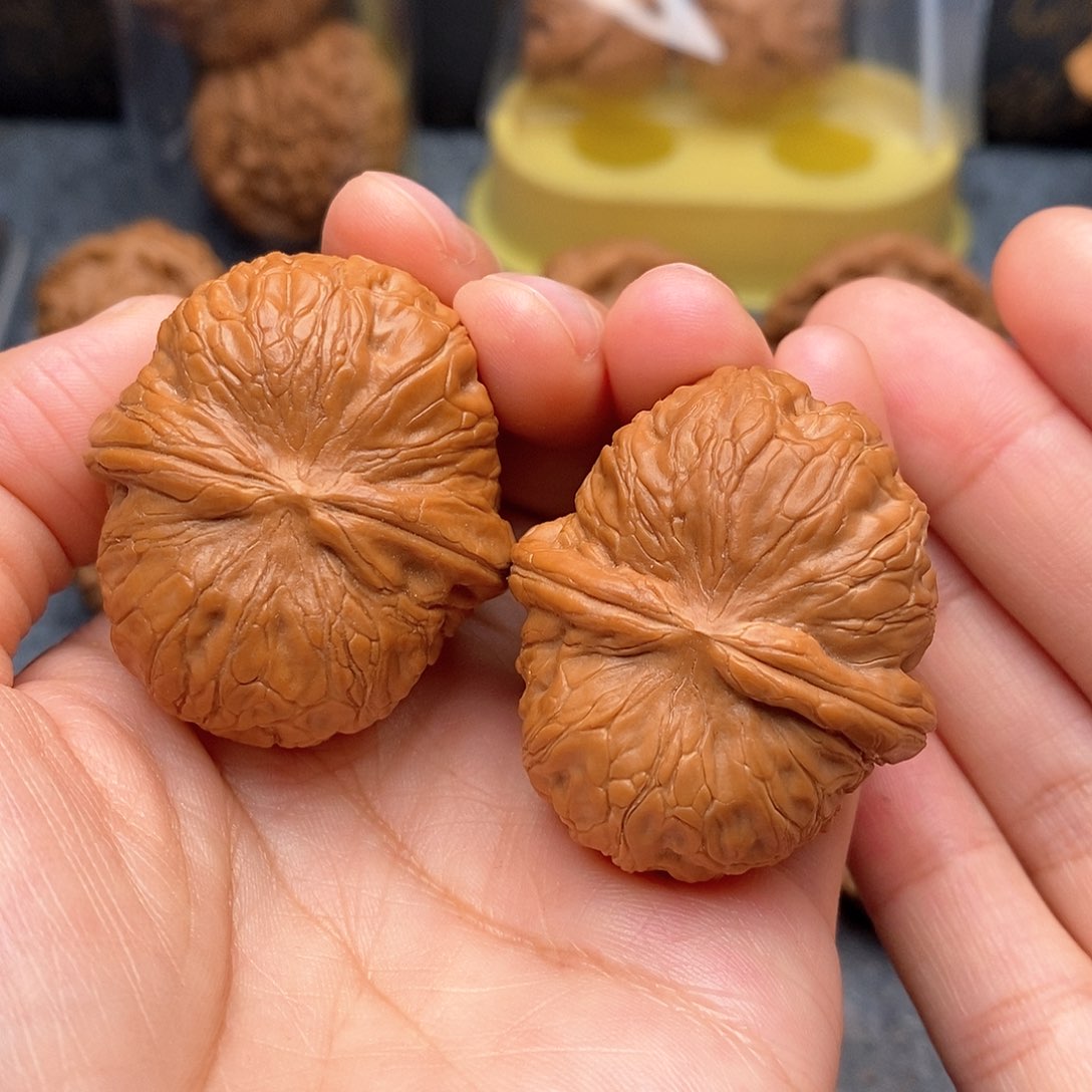 文玩核桃把件元宝41红皮精品