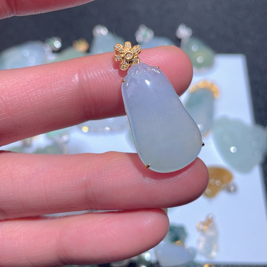 翡翠颈饰18K金镶嵌翡翠