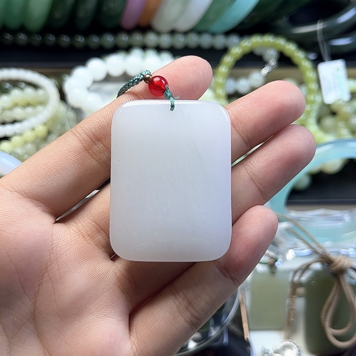 颈饰未镶嵌石英质玉
