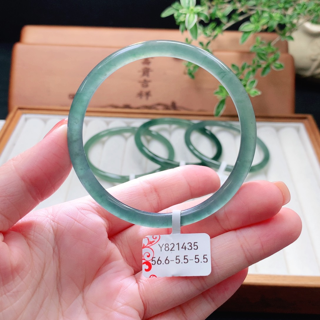 未镶嵌手镯（圆镯）翡翠