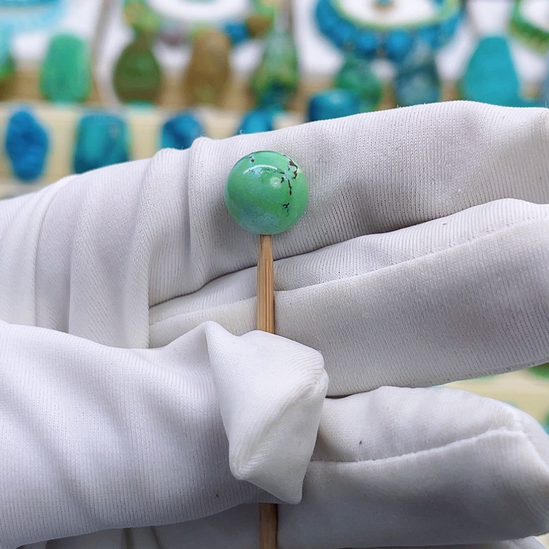 绿松石未镶嵌颈饰