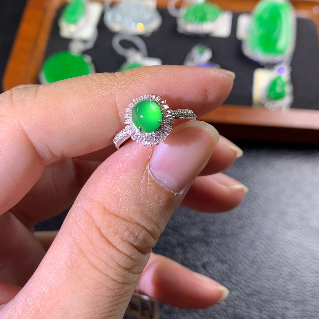 翡翠18K金镶嵌戒指翡翠