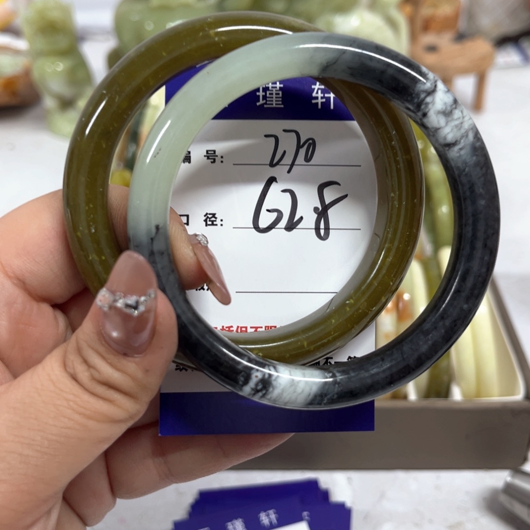 蛇纹石玉手镯未镶嵌