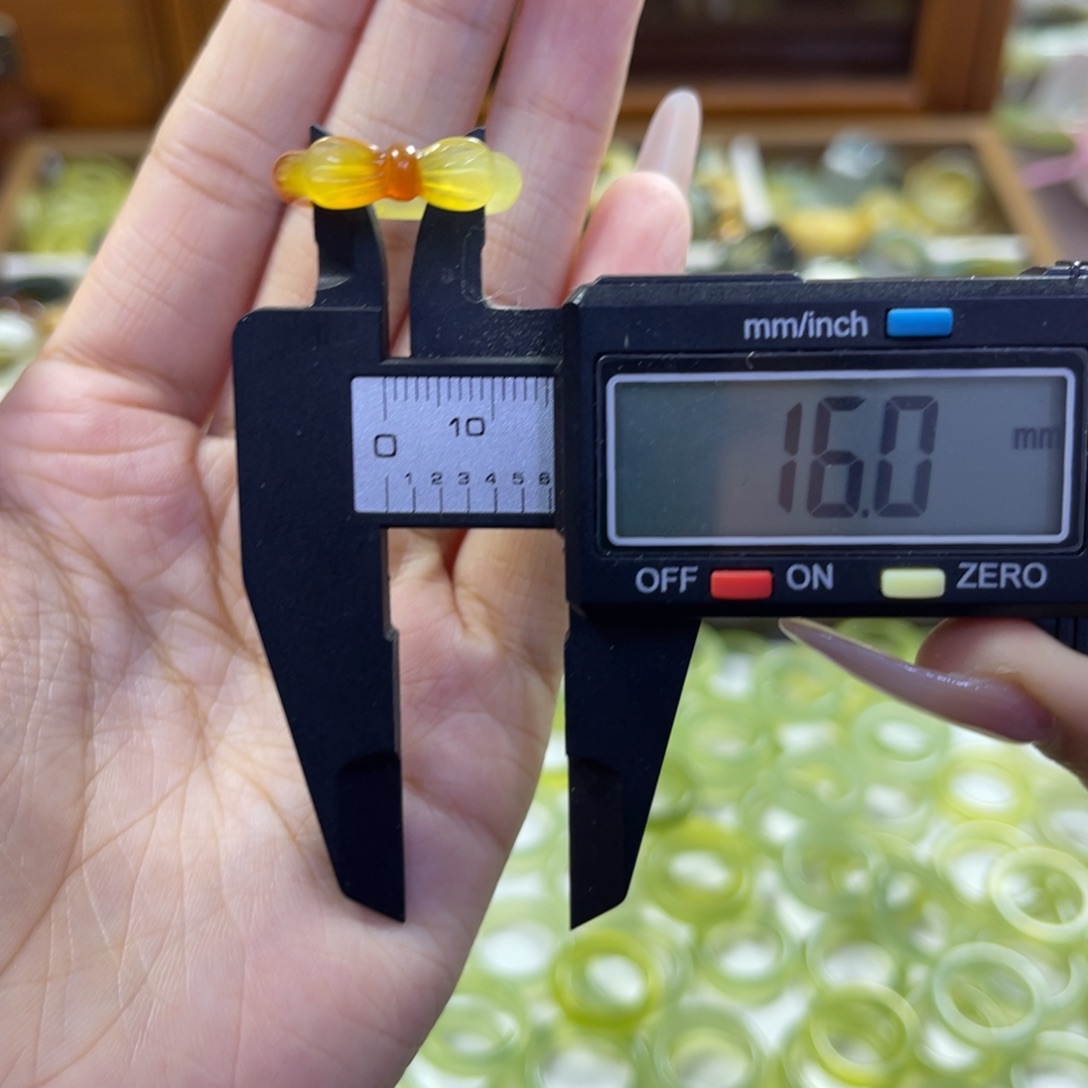 蛇纹石玉未镶嵌手镯92